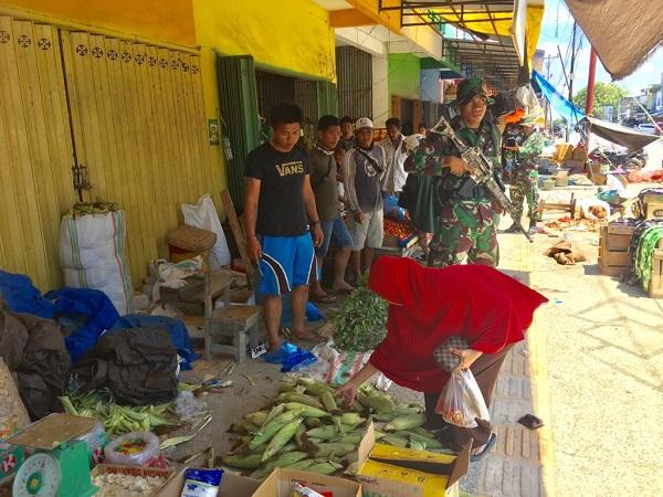 150 Personel TNI Amankan Roda Perekonomian di Pasar Inpres Palu