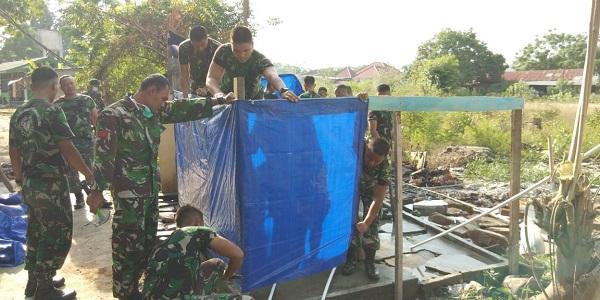 TNI Dirikan 1.300 MCK Darurat di Pengungsian Palu