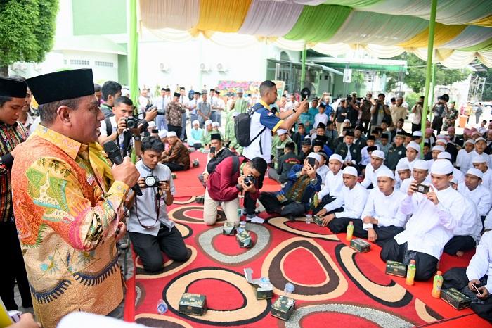 Tunggu Kafilah dari Sulteng, Edy Rahmayadi Pimpin AlFatihah untuk Korban Tsunami Palu