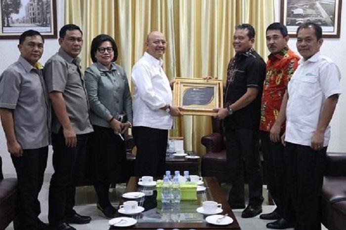 BPJS Ketenagakerjaan Wilayah Sumbagut Beri Penghargaan ke Walikota Medan