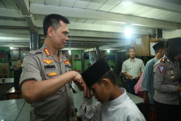 Kapolrestabes Medan Buka Puasa Bersama Anak Yatim di Panti Asuhan Darul Aitam Medan