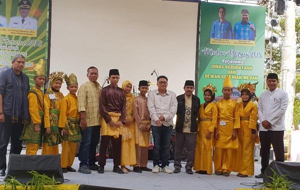 Wakil SMPN 11 Medan Juara Lomba Berbalas Pantun di Ajang Medan Berseni DKM 2018