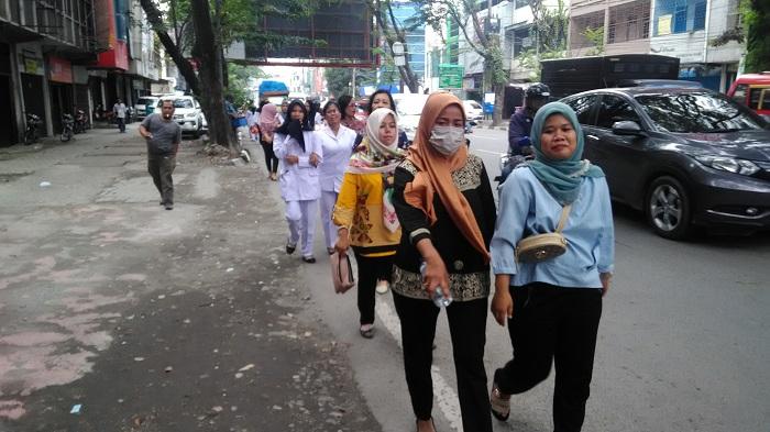 Demo Ratusan Tenaga Honorer RS Pirngadi Tuntut Pembayaran Gaji dan Klaim BPJS