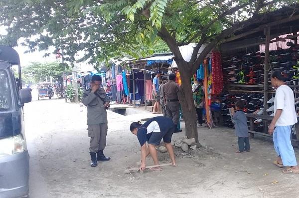 Satpol PP Deli Serdang Gusur PKL Pasar Sabtu di Jalan Arteri Bandara Kualanamu