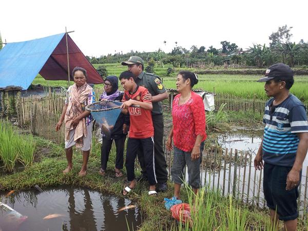 Danramil 18/Saran Padang Beri Pelatihan Anak Difabel di Simalungun