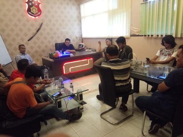 Tingkatkan Kinerja Kepolisian, Kanit Reskrim Polsek Medan Kota Jalin Silaturahmi dengan Wartawan