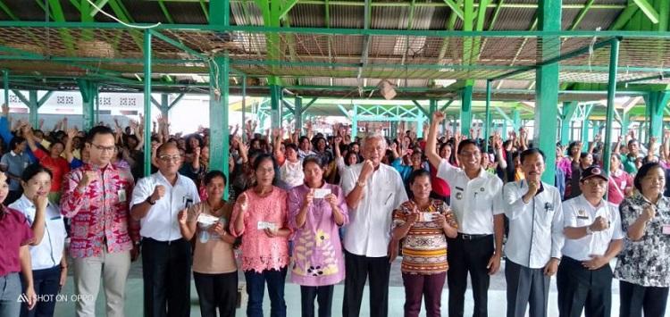 Bupati Tobasa Harapkan Penerima PKH Lebih Giat untuk Bekerja