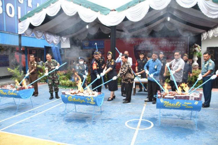 Wali Kota Sibolga Buka Pencanangan Pembangunan Zona Integritas dan Pemusnahan BMN HT MMEA Ilegal