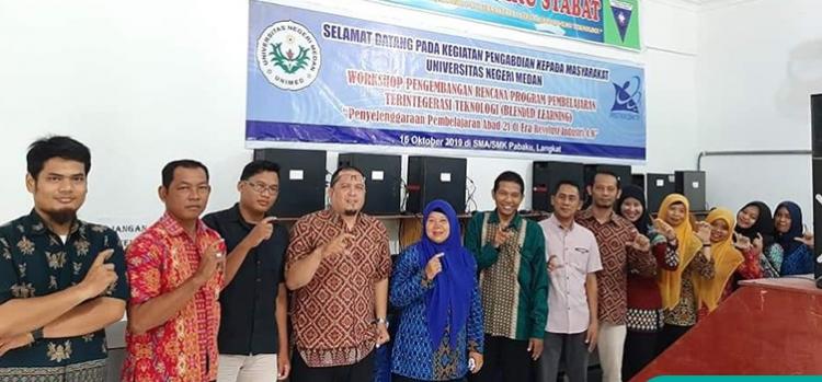 Dosen Unimed Latih Blended Learning SMA/SMK di Langkat