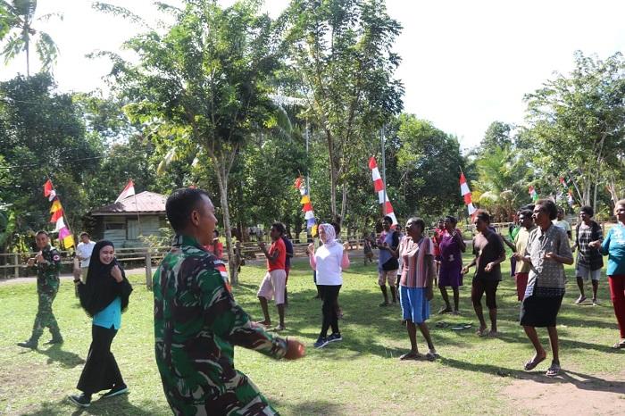 Satgas Yonif 411-Kostrad Ajak Ibu-Ibu Senam Kebugaran di Perbatasan RI-PNG