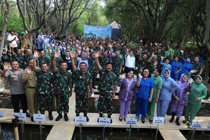 Tembus Rekor MURI, TNI Tanam 300.074 Mangrove dari Sabang sampai Merauke
