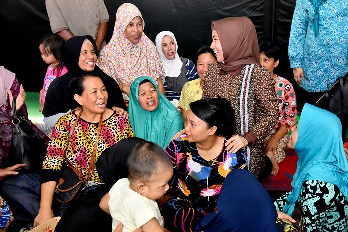 Pemprov Sumut Serahkan Bantuan untuk Korban Kebakaran di Sentosa Lama
