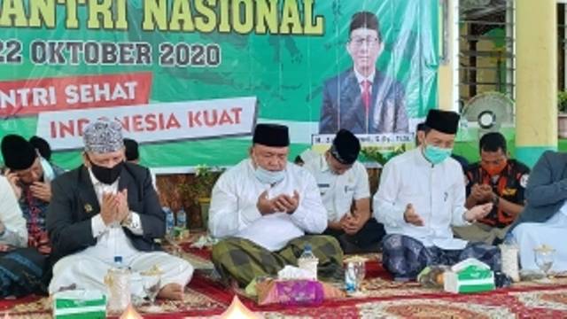 Peringati HSN Bupati Langkat Berangkatkan Haji 1 Guru dan Umrohkan 6 Santri Ponpes