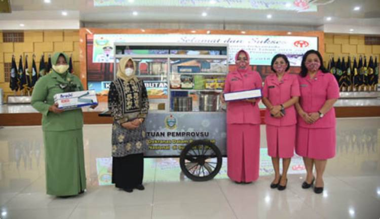 Dekranasda Sumut Serahkan Bantuan Usaha untuk Pelaku UKM di 33 Kabupaten/Kota