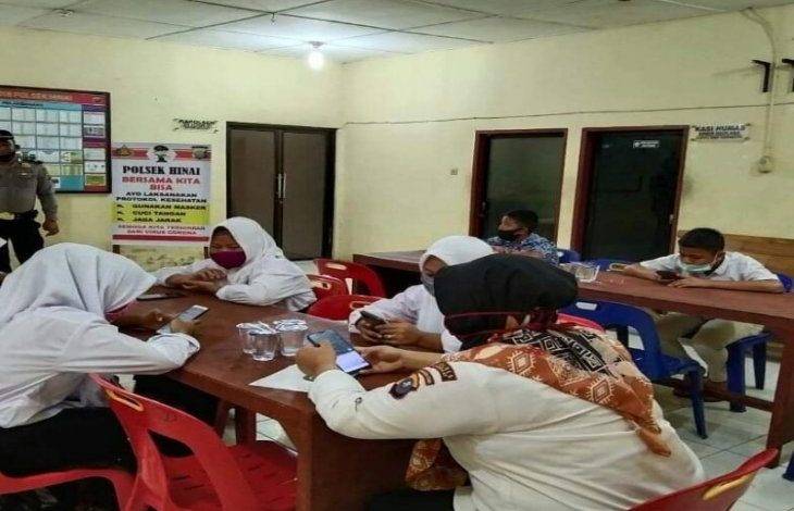 Kapolsek Hinai AKP Adi Alfian Sediakan Wifi Gratis untuk Siswa Belajar Daring