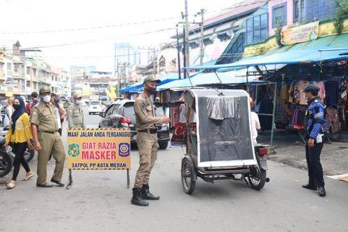 Satpol PP Kota Medan Gencarkan Razia Masker di Pasar Petisah