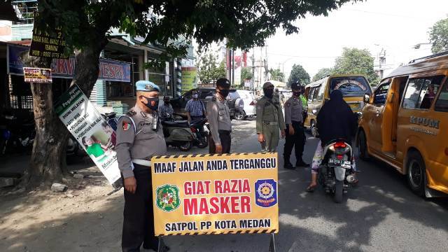 Polsek Percut Razia Masker di Jalan Letda Sujono Medan, Belasan Warga Terima Sanksi