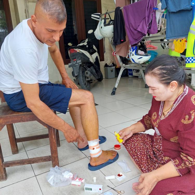 Bantu Evakuasi Korban Longsor Tirtanadi, Seorang Personel Satlantas Polrestabes Medan Terluka 