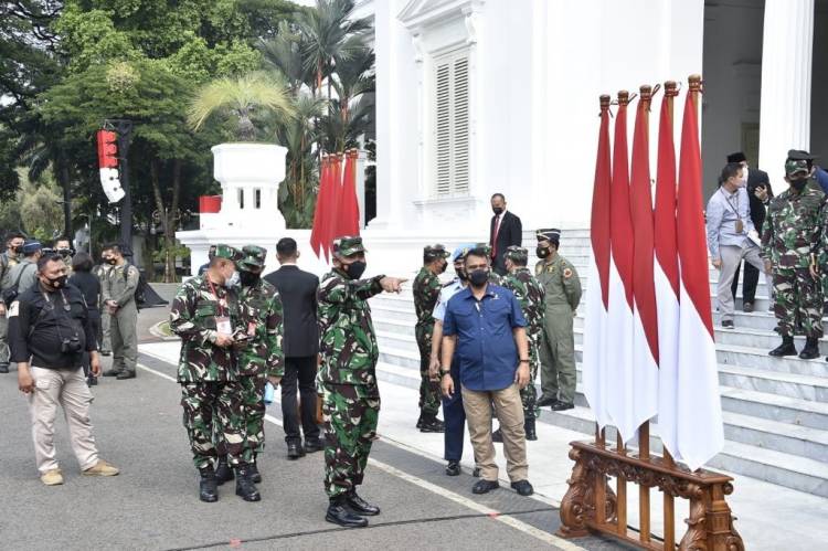 Kasum TNI Tinjau Pelaksanaan Gladi Bersih HUT ke-76 TNI Di Istana Merdeka