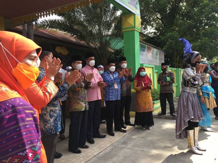 Penampilan Drumband MIN 9 Medan Warnai Pembukaan Bimbel Persiapan KSM Menuju Tingkat Nasional