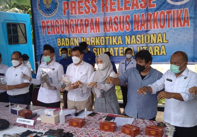 BNN Sumut Berhasil Ungkap Kasus Peredaran Narkoba di USU, 3 Ditetapkan Tersangka, 118 Paket Daun Ganja Kering Siap Edar Disita