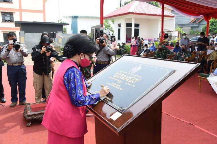 Ketum IKKT PWA Resmikan Paud dan Daycare Tunas Muda IKKT