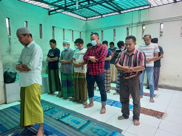 Tahanan Polsek Medan Baru Beragama Islam Sholat Jumat Berjamaah