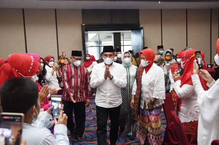 Edy Rahmayadi Obati Kerinduan Warga Perantau Asal Sumut di Maluku Utara