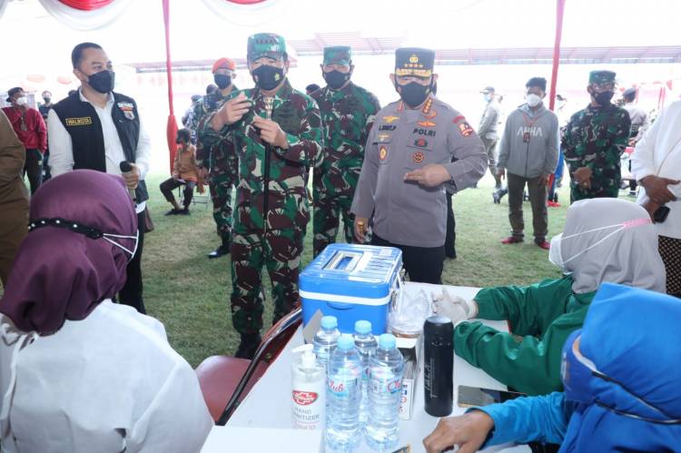  Panglima TNI: Vaksinasi Terbukti Ampuh Lindungi Masyarakat Dari Dampak Terburuk Covid-19