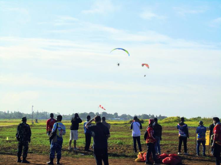 14 Provinsi Ikuti Ekshibisi Paramotor PON XX Papua