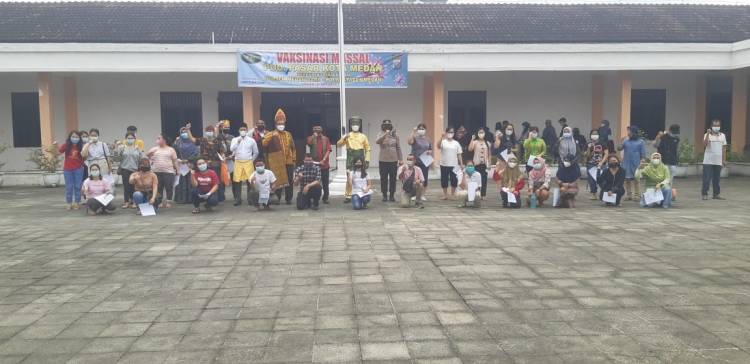 Percepat Kekebalan Komunal, PUD Pasar dan Polsek Medan Baru Kolaborasi Gelar Vaksinasi Bagi Pedagang