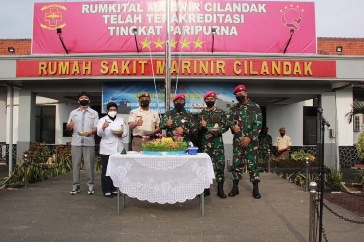 Rumkitalmar Laksanakan Apel Khusus Hari Kesehatan TNI AL 2021