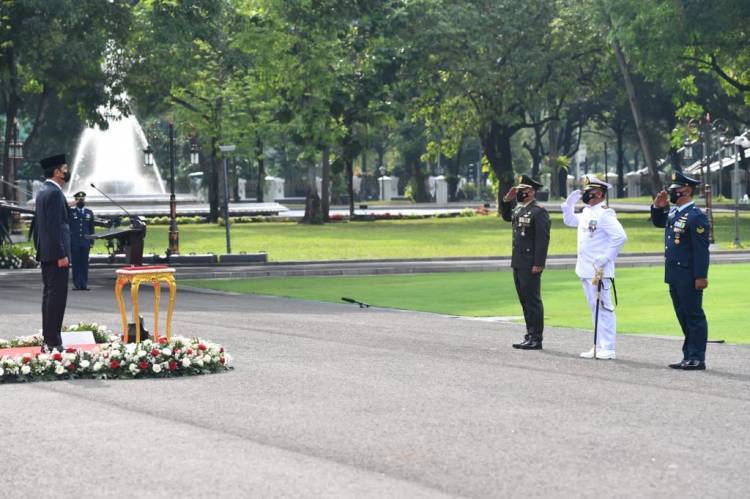 Presiden Anugerahkan Tanda Kehormatan Bagi Tiga Prajurit TNI 