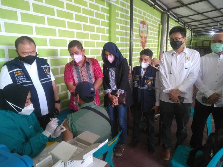 Executive Vice Presiden JCI ikut Meninjau Kegiatan Vaksinasi Mobilitas Keliling KADIN