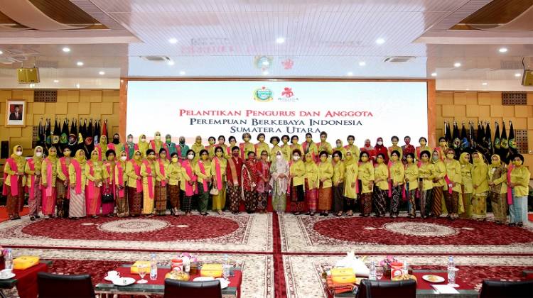 Nawal Lubis Dukung Keberadaan Perempuan Berkebaya Indonesia di Sumut
