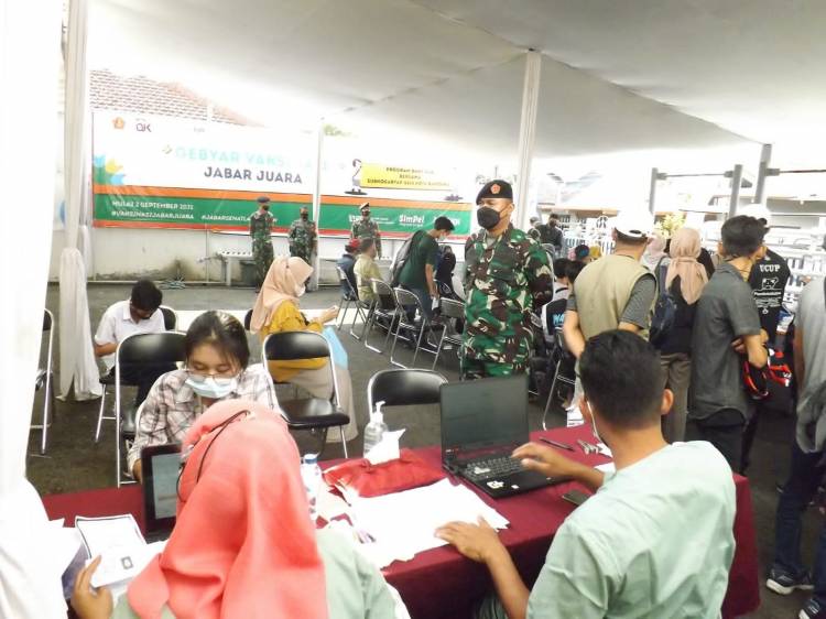 Subkogartap 0618/Bandung dan Bank BJB Gelar Vaksinasi Massal Tahap Pertama dan Kedua