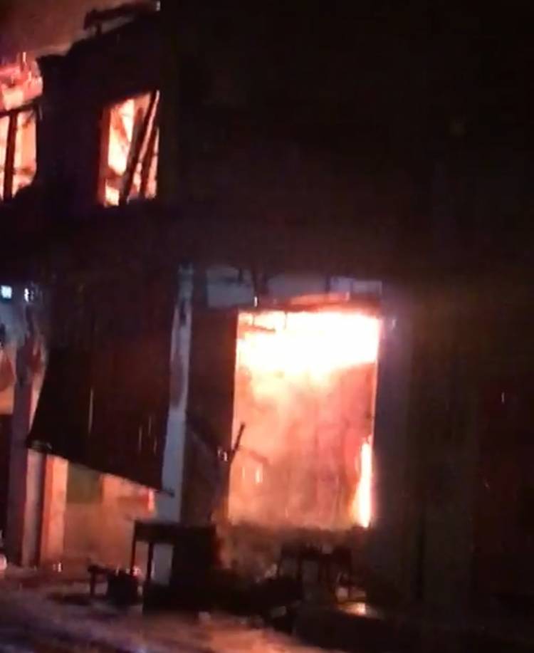 Sembilan Ruko Hangus Terbakar di Lubuk Pakam, Tiga Petugas Damkar Terjatuh