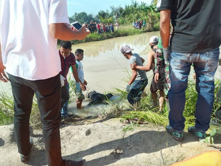 Geger, Warga Temukan Mayat Wanita Tanpa Identitas Mengapung di Sei Rampah
