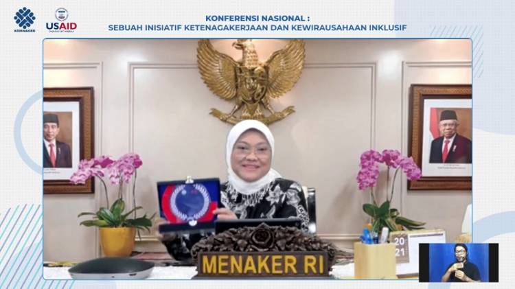 Menaker Ida Fauziyah Terima Penghargaan dari USAID, Berhasil Dorong Inklusivitas Ketenagakerjaan