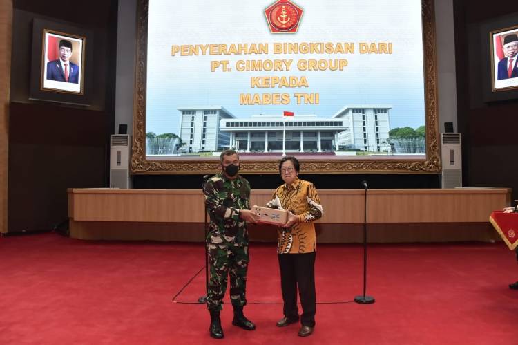 Mabes TNI Terima Bantuan Susu dari PT Cisarua Mountain Dairy
