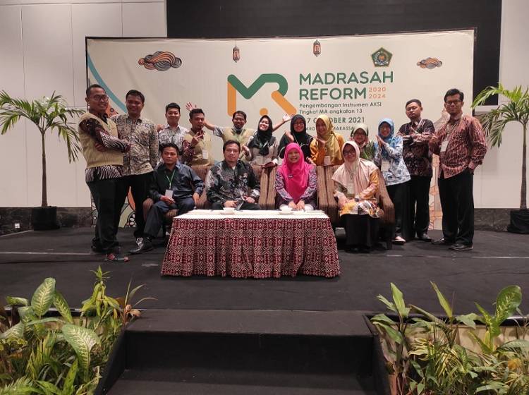 Guru MAN 1 Langkat Terpilih Jadi Tim Penulis Soal AKMI Dirjen KSKK Kemenag RI Tahun 2021