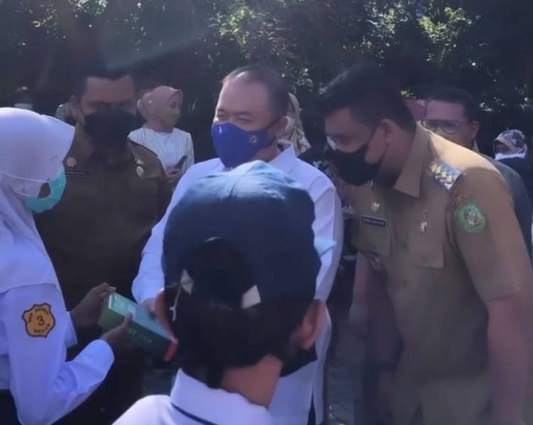 Walikota Medan Tinjau Pembelajaran Tatap Muka di SMPN 3 Medan