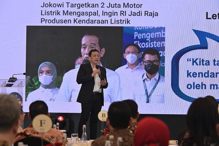 Stafsus Presiden Diaz Hendropiyono Gelar Diskusi Pencapaian Target 2 Juta Motor Listrik 2025