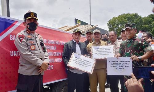 Tinjau Korban Gempa Taput, Gubernur Edy Rahmayadi Serahkan Bantuan Material Bangunan, Sembako dan Obat-obatan