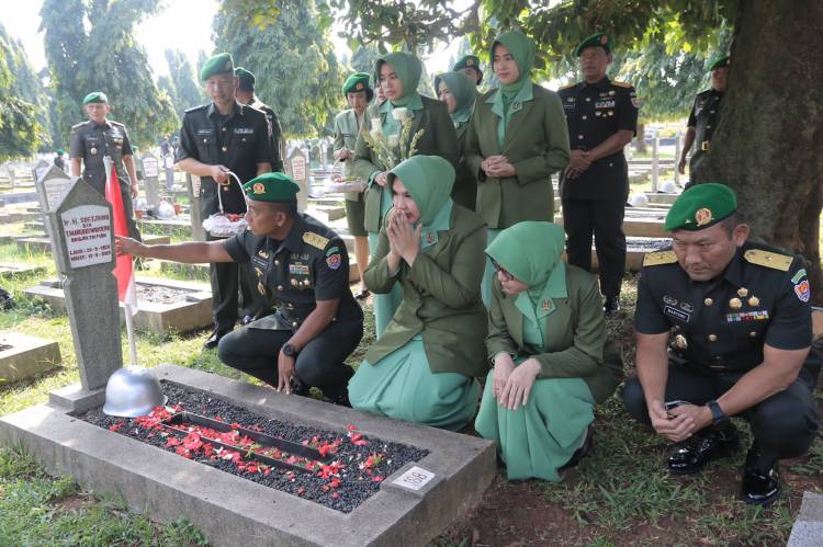 Kapusziad Pimpin Ziarah ke Taman Makam Pahlawan Nasional Utama Kalibata