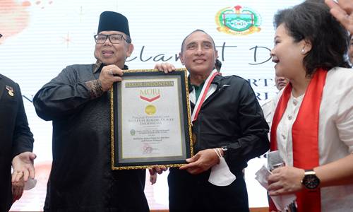 Raih Rekor MURI Kolase Guru Patimpus dari Biji-bijian, Edy Rahmayadi Bergembira Bersama Ribuan Siswa TK dan SD