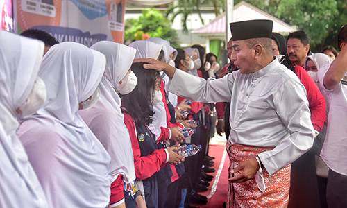 Cegah Stunting Sejak Dini Kepada Para Siswi, Gubernur Edy Rahmayadi Berikan Tablet Penambah Darah untuk Remaja Putri