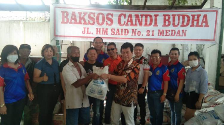 Sambut Ulang Tahun Dewi Kwan Im, Vihara Candi Budha Gulirkan Sembako kepada Warga Kurang Mampu di Medan