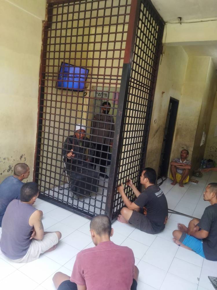 Tahanan Polsek Medan Timur Dapat Siraman Rohani