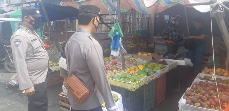  Binmas Polrestabes Medan Beri Sosialisasi dan Edukasi kepada Pedagang di Jalan Letkol Martinus 